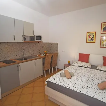 Studio Apartment Izzy Kastela Exterior photo